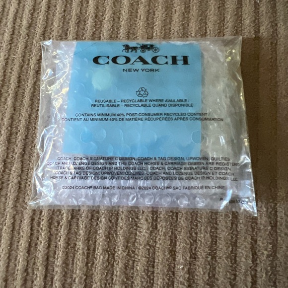 Coach Open Circle Stone Necklace nwt in packaging - Picture 2 of 3